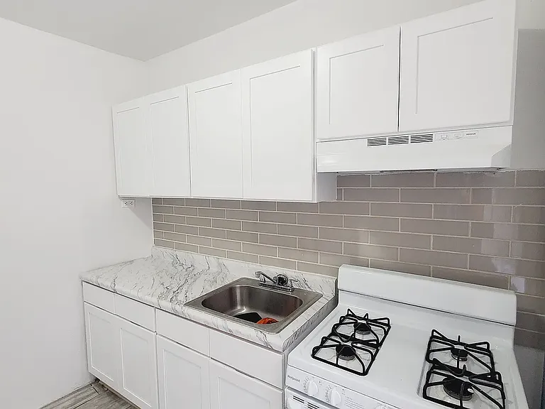 711 Walton Ave #4R — Photo 5