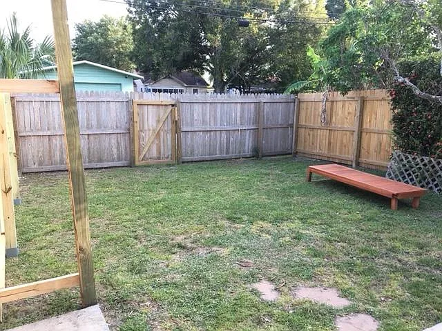 450 44th Ave N — Photo 10