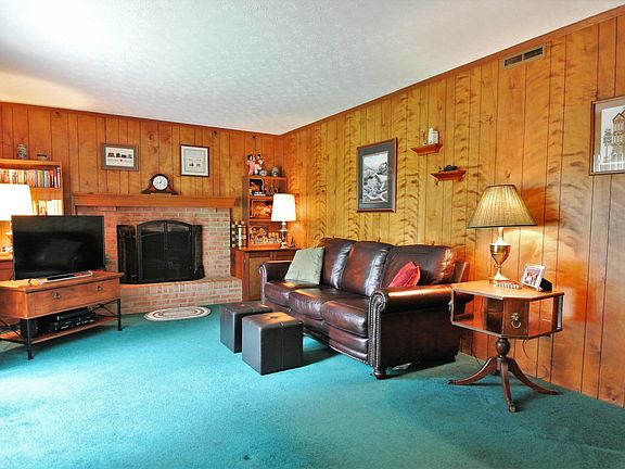 5th image of 10121 Wellington Dr