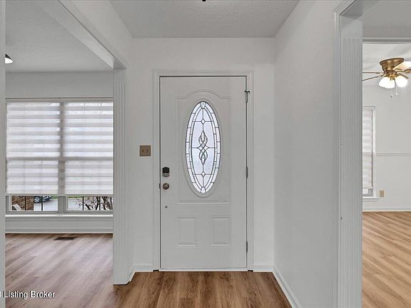 4th image of 583 Hawthorne Ave