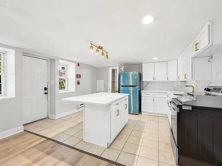 1873 E Tulpehocken St #L — Photo 3
