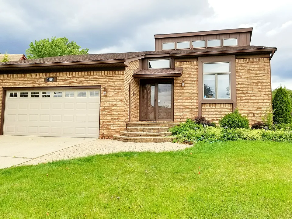 1665 Northbrook Dr
