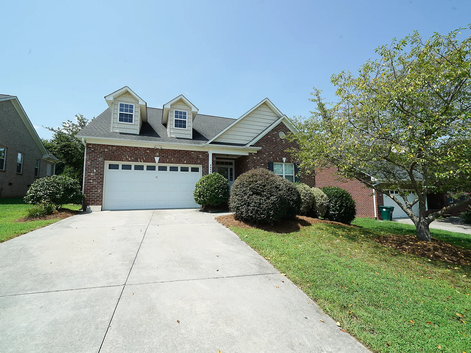 4 bed, 2780 sqft, $2,390 — Photo 2