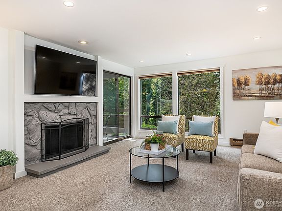 3rd image of 19123 Ballinger Way NE #5-202
