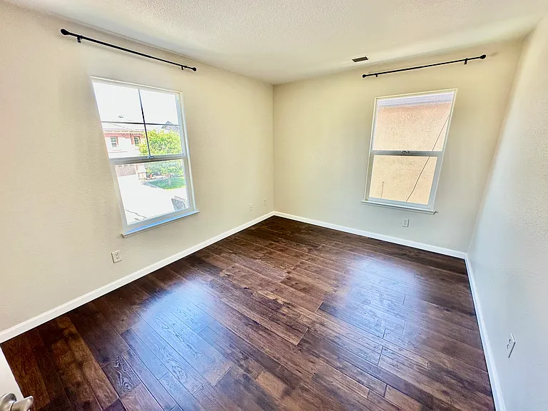 866 Papaya St — Photo 15