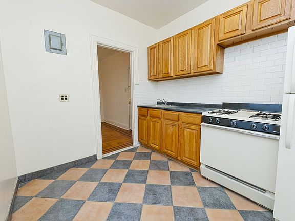5th image of 2525 36th St APT 1F