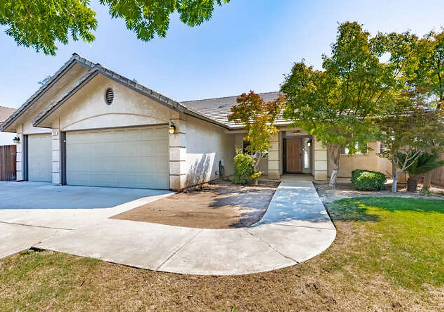Clovis 3 Bedroom/2 Bath Home Ready for Move In — Photo 2