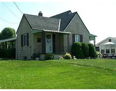 227 W Cross Ave photo 1