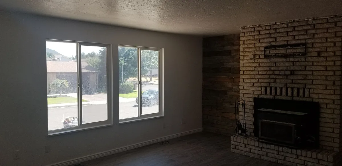 Building Photo - 716 W Mountain View Dr