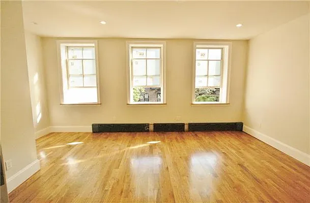 Rented by R New York | media 38