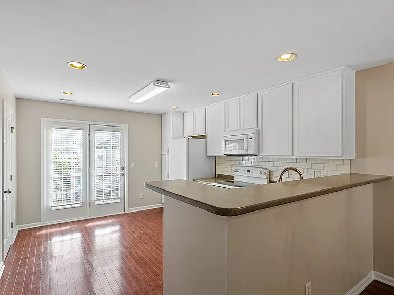 10028 Blackwell Dr — Photo 6