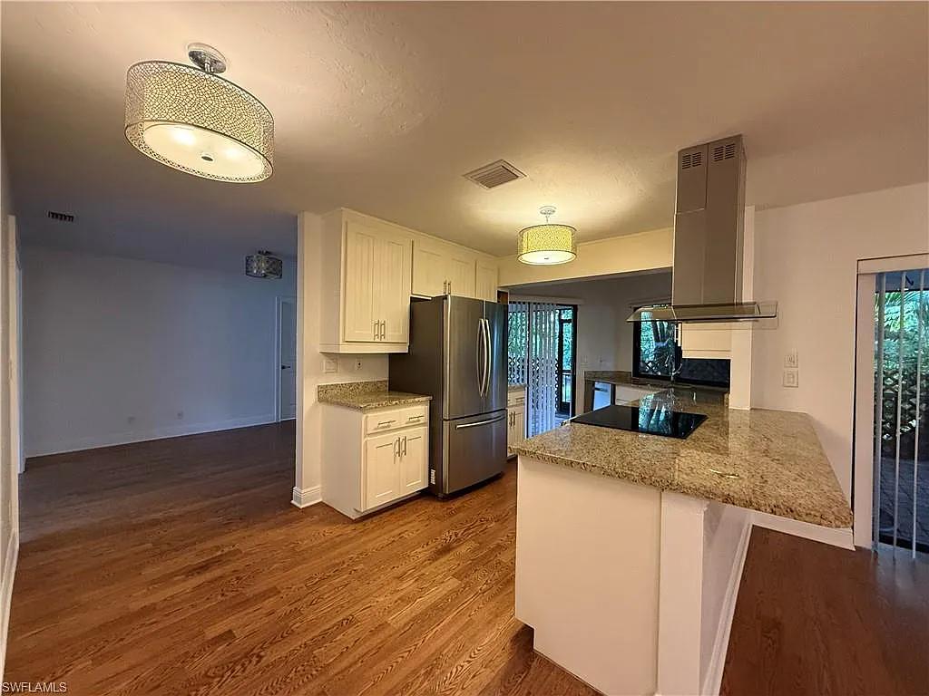 3 bed, 2.0 bath, 1826 sqft, $3,100 — Photo 2