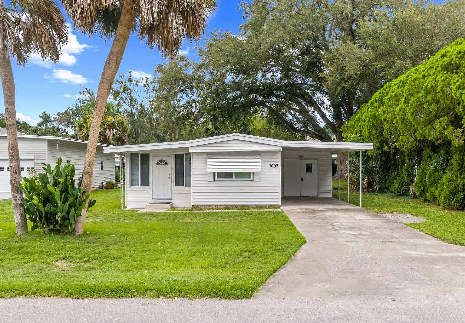 2 bed, 1.0 bath, 952 sqft, $1,200 — Photo 1
