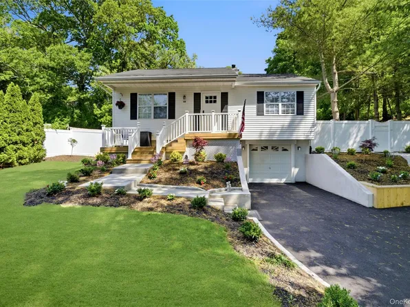 291 Locust Drive, Rocky Point, NY 11778