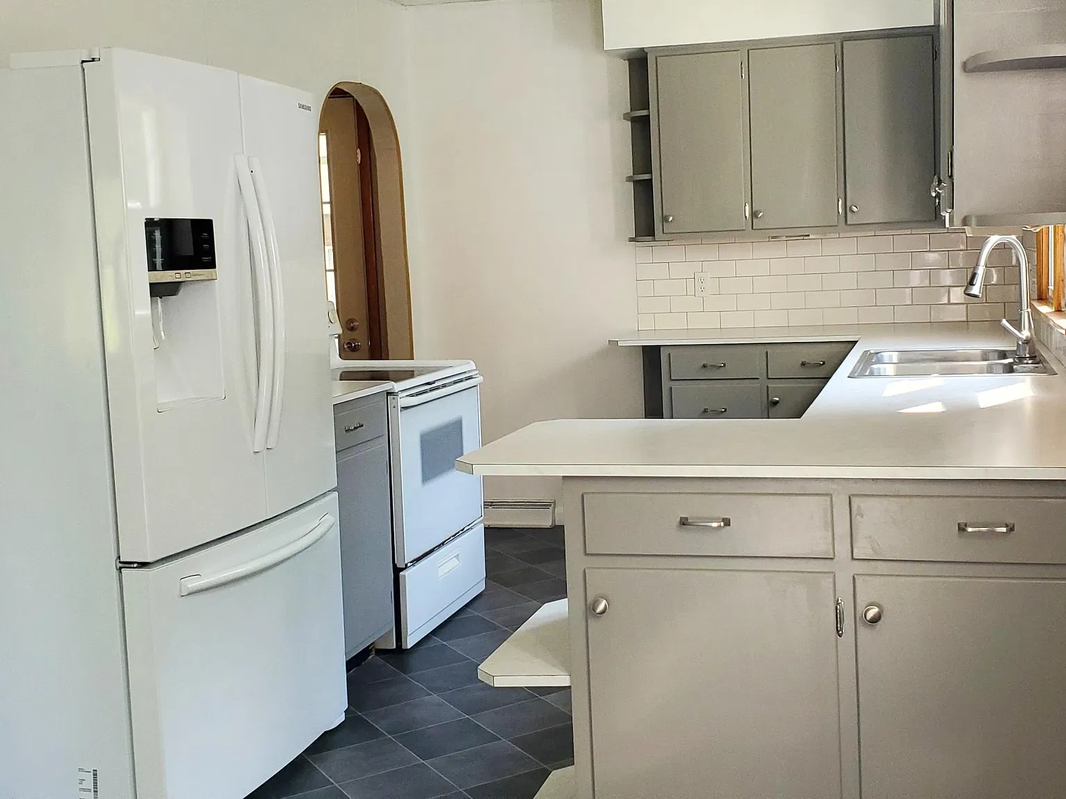 3 bed, 1115 sqft, $2,095 — Photo 3