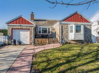 3334 Balsam St, Oceanside, NY 11572
