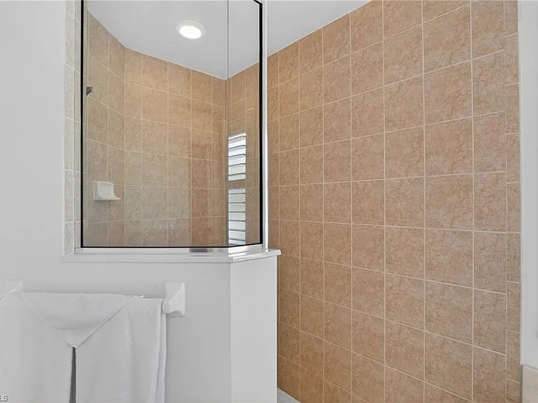 576 Briarwood Blvd — Photo 11