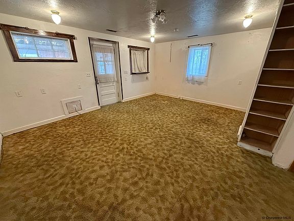 4th image of 618 W 9th St