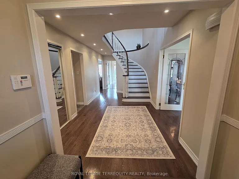 59 Foxhill Dr — Photo 7
