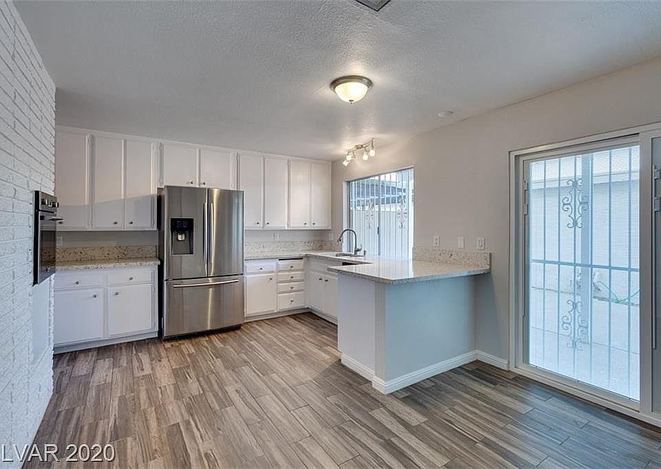 1st image of 162 Greenbriar Townhouse Way