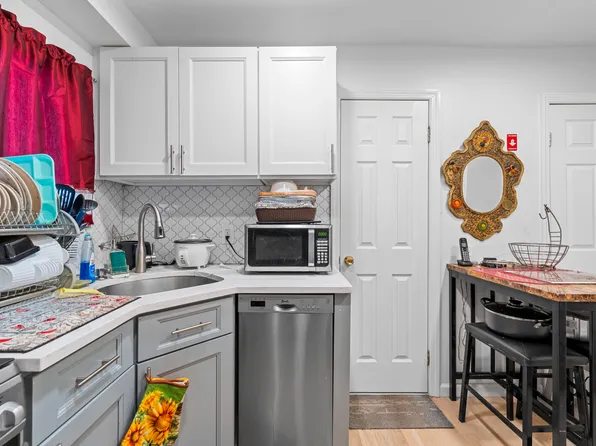 67-02 Almeda Avenue image 19 of 41