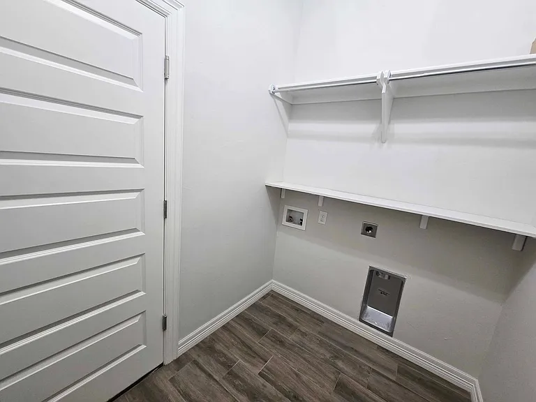 9221 Anaum Ln — Photo 11