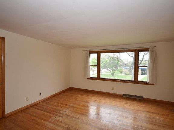 3rd image of 10110 W Montana Ave