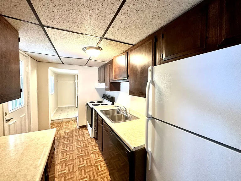 147 Virginia Ave — Photo 6