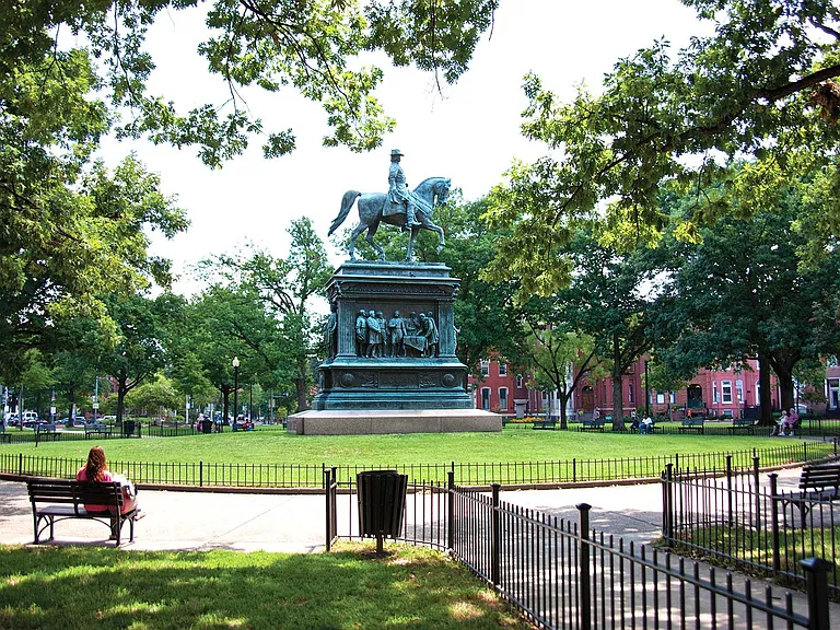 Take a walk around Thomas Circle