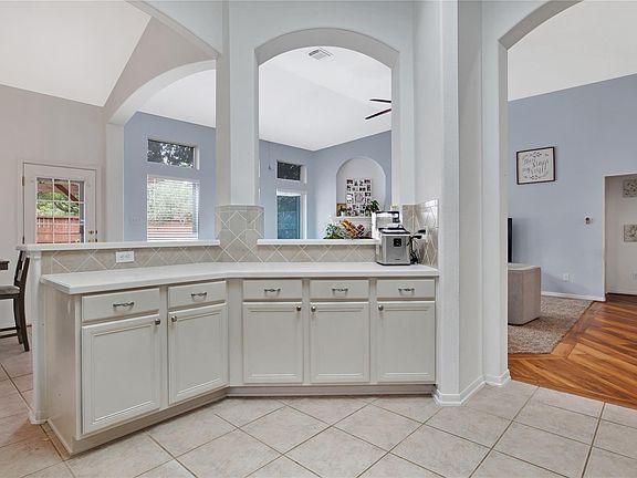 5th image of 2131 Lakewind Ln