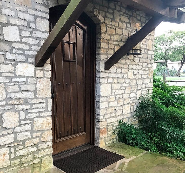 Side entry close to parking