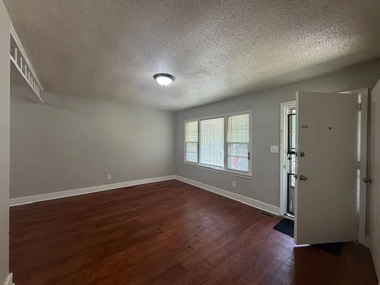 5007 Higgins St — Photo 2
