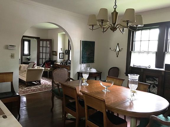 5th image of 8131 Surrey Pl