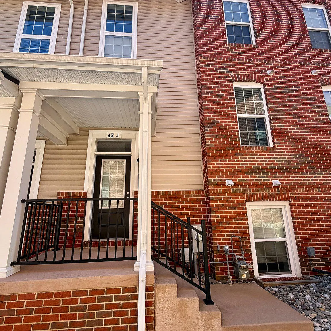 4 bed, 3.5 bath, 2200 sqft, $3,200 — Photo 1