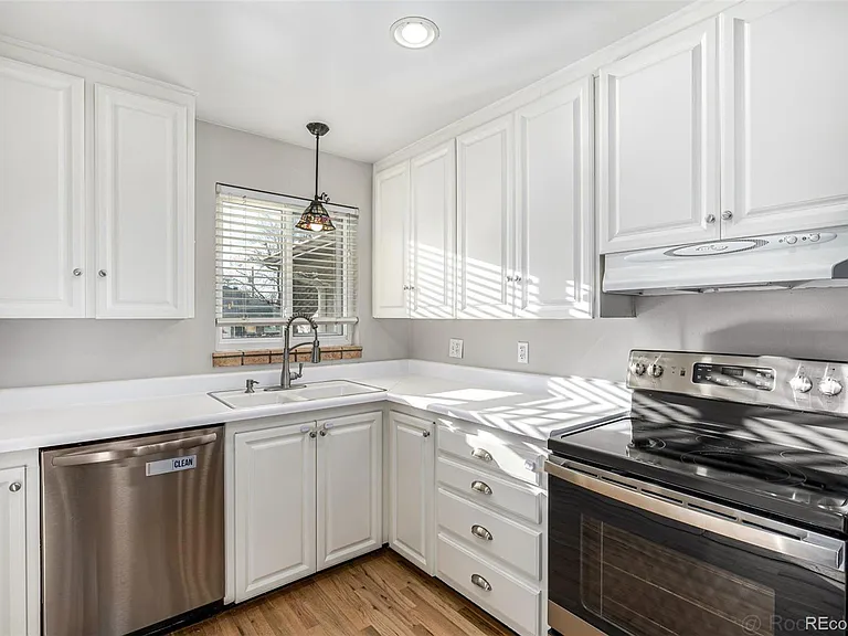 1150 S Jackson St — Photo 16