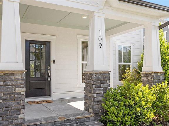 3rd image of 109 Mayweed Dr