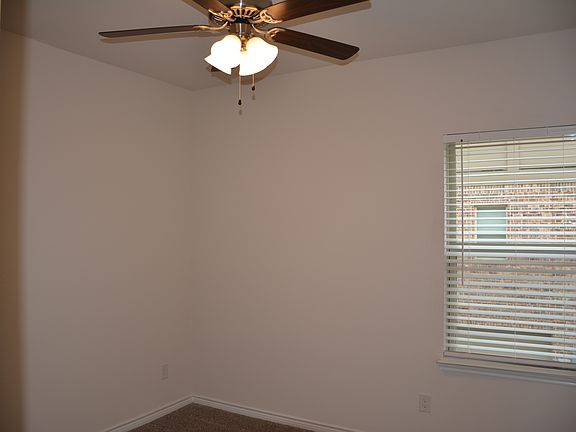 3rd image of 2455 Klamath Dr