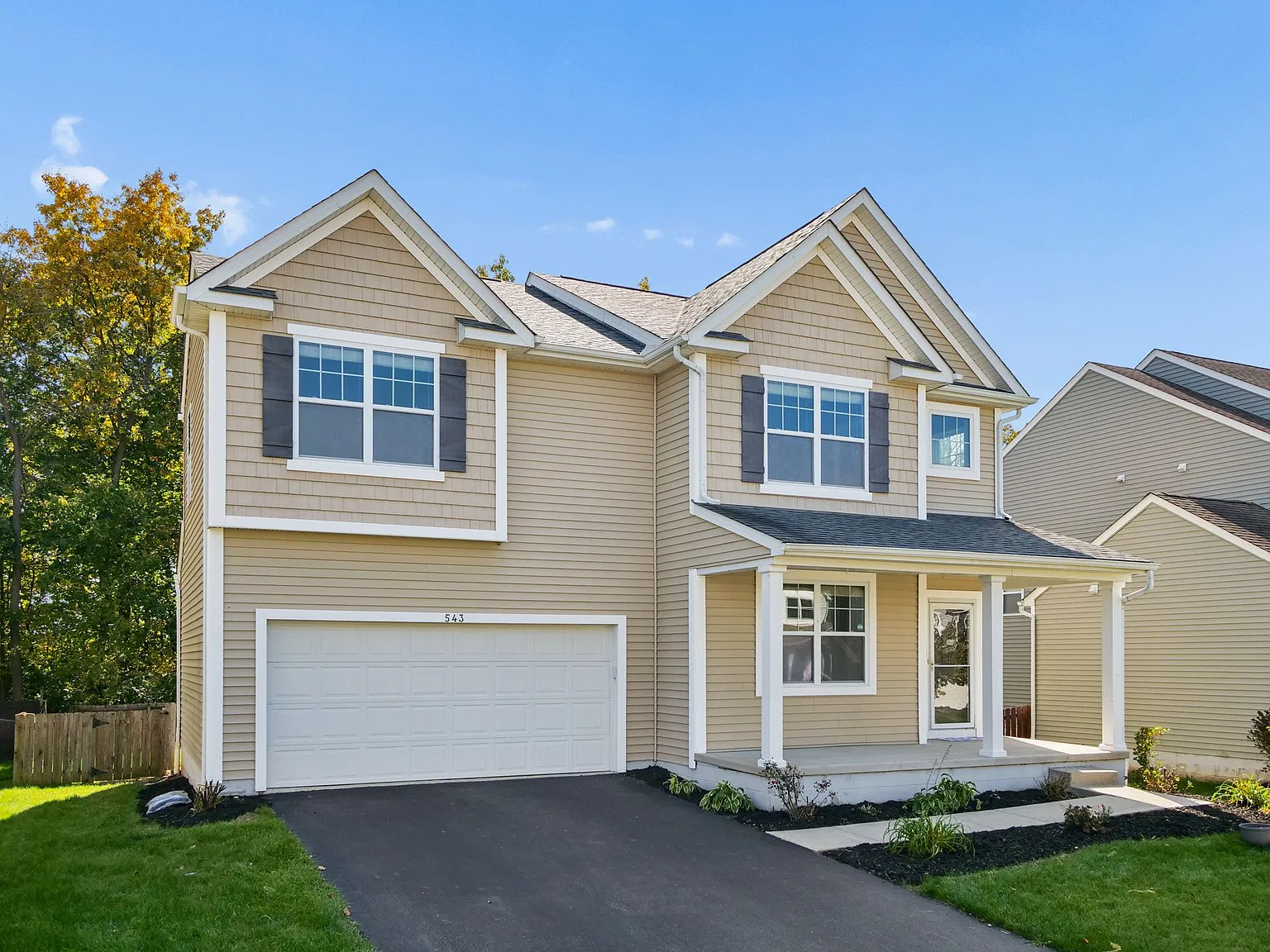 4 bed, 2.5 bath, 2400 sqft, $2,699 — Photo 3