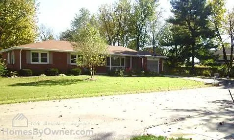 1806 Holly Ln photo 1