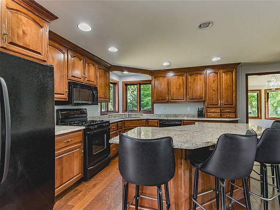 3rd image of 4699 Creek Valley Ln