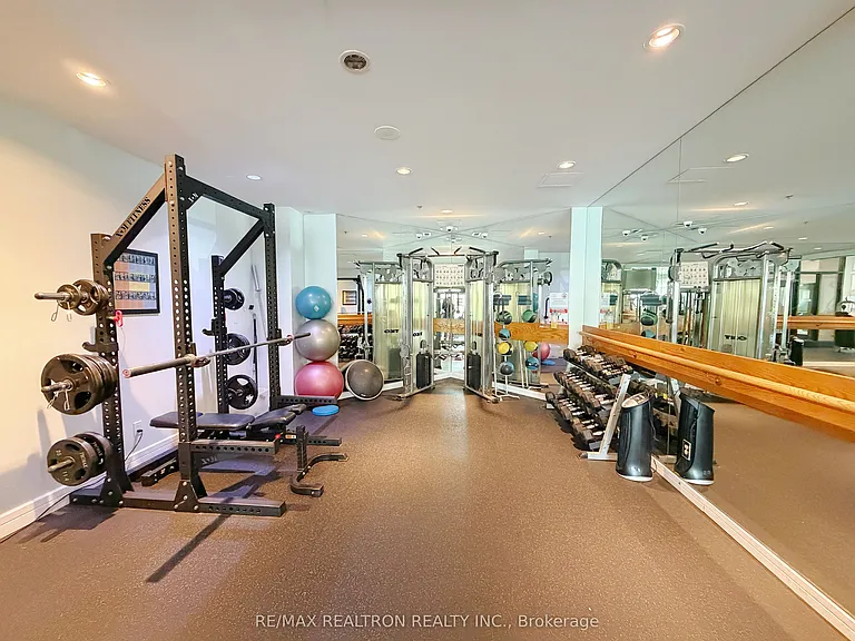 18 Harrison Garden Blvd #1805 — Photo 12