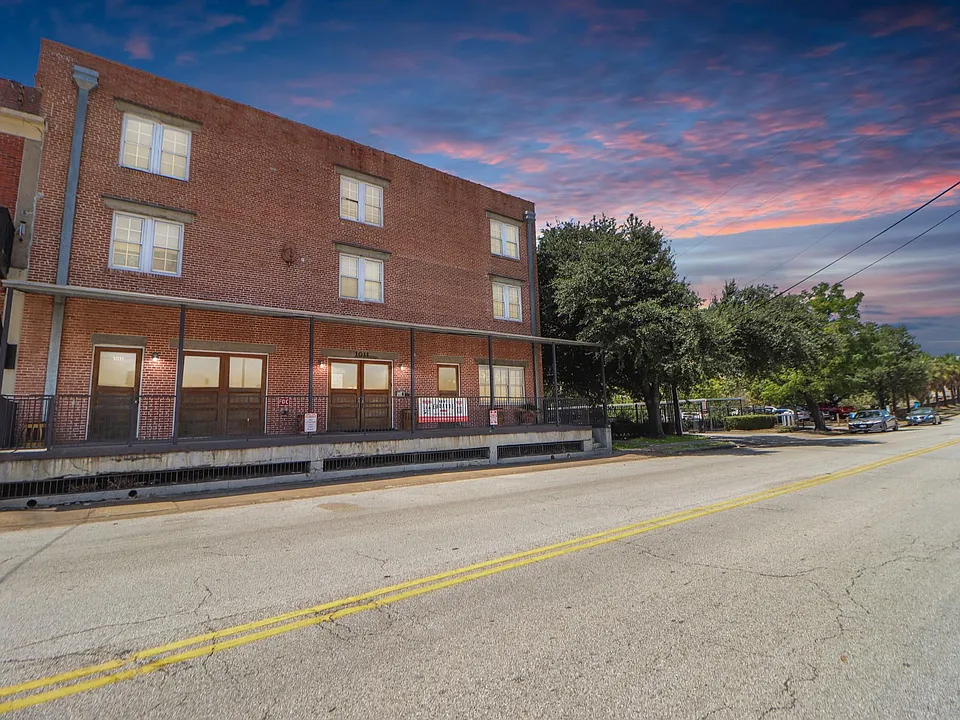 1011 Wood St #201
