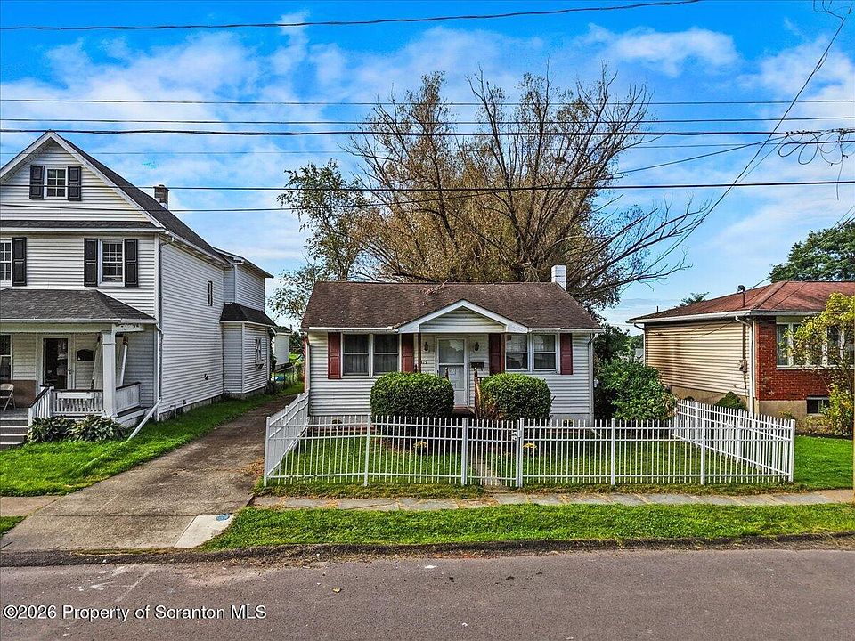 1st image of 1415 Rundle St