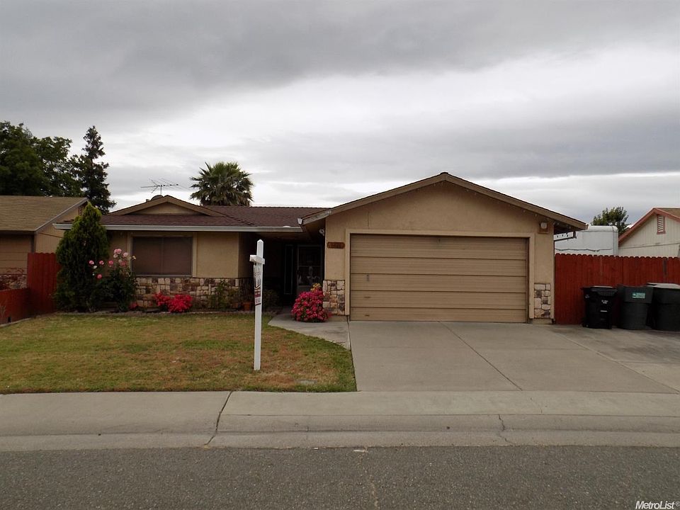 1st image of 7928 Sunrise Greens Dr