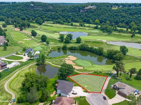 271 Oakmont Ave, Lake Ozark, MO 65049