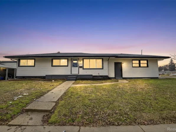 21911 Sharkey St, Clinton Township, MI 48035