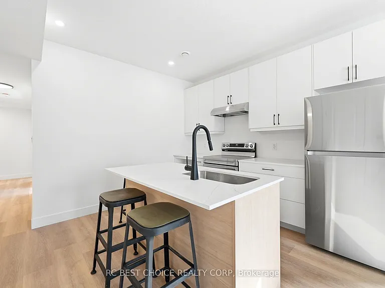 108 Briscoe St E — Photo 11