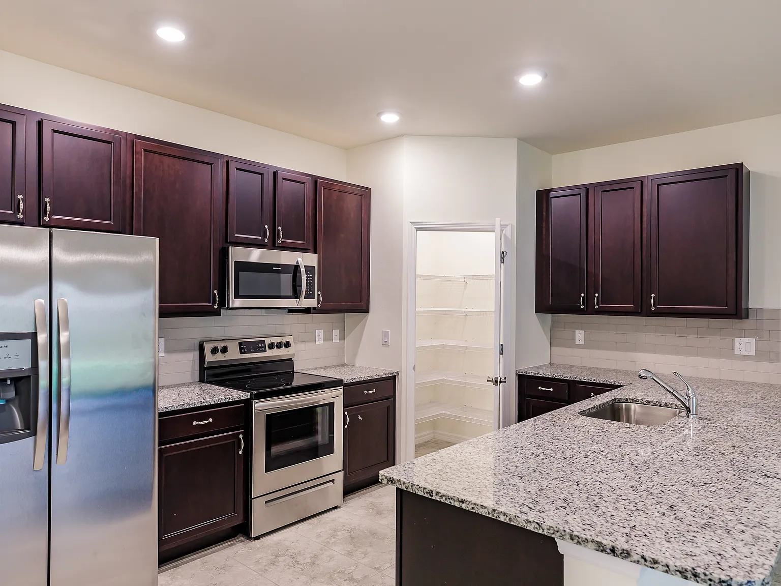 3 bed, 1255 sqft, $1,475 — Photo 3