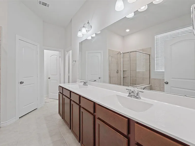 7203 Buckthorn Hollow Trl — Photo 10