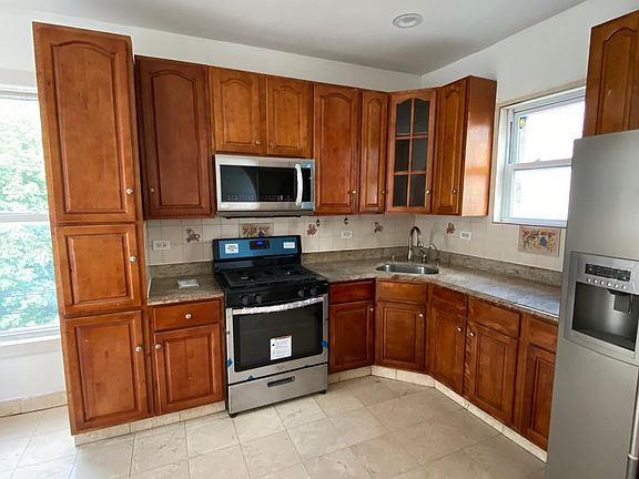 3rd image of 9425 110th St #2